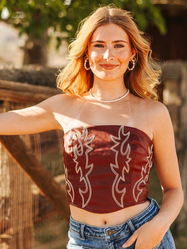 Corset à lacets au dos brodé de coutures en cuir rouge pour la vente par LUCKY & BLESSED