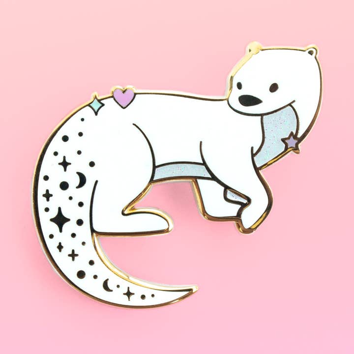 Épinglette en émail Magical Otter pour la vente par Joy Addict