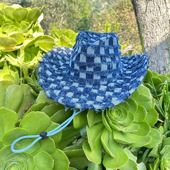 Chapeau de cowboy tendance à carreaux en jean à franges pour la vente par Bella Betty