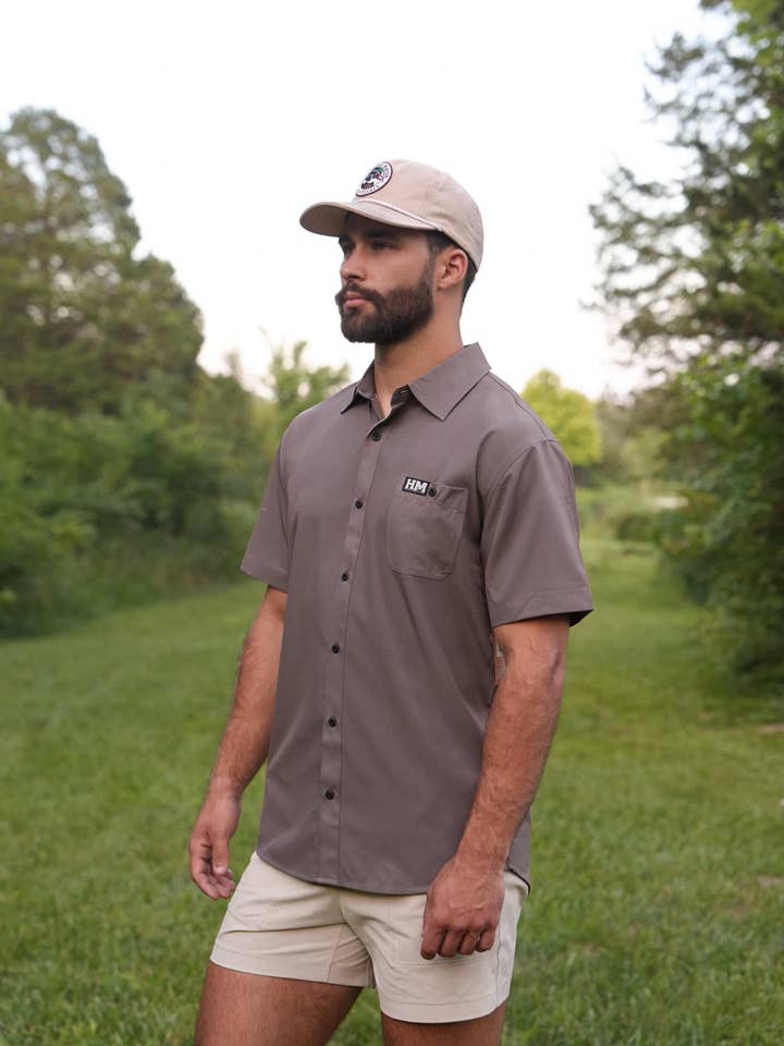 Hurricane Marsh Outfitters - Vendita all'ingrosso Camicia button down - Uomo - La Camicia Marrone Terra Performance con Bottoni0