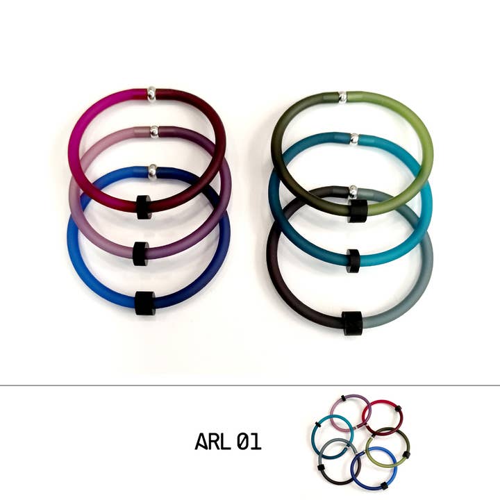 Sæt med 6 tofarvede ARLEQUIN gummiarmbånd - Sidste chance for engroshandel hos ALEX+SVET