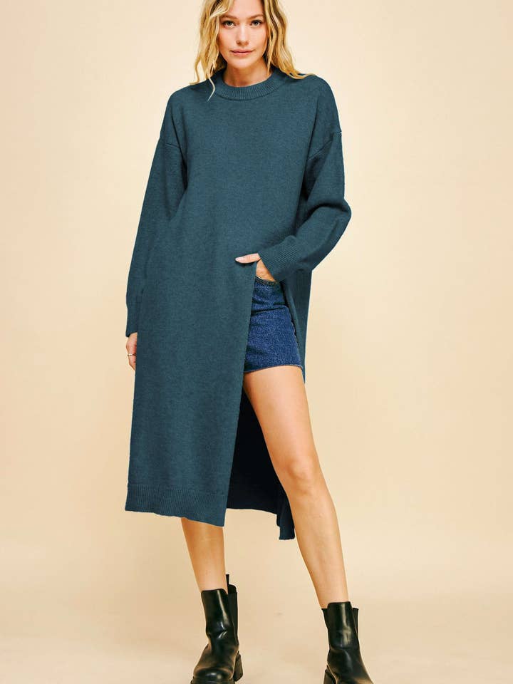 LANGES, ASYMMETRISCHES, GETEILTES, FESTES STRICKKLEID MIT RUNDHALSAUSSCHNITT für den Großhandel von Davi & Dani