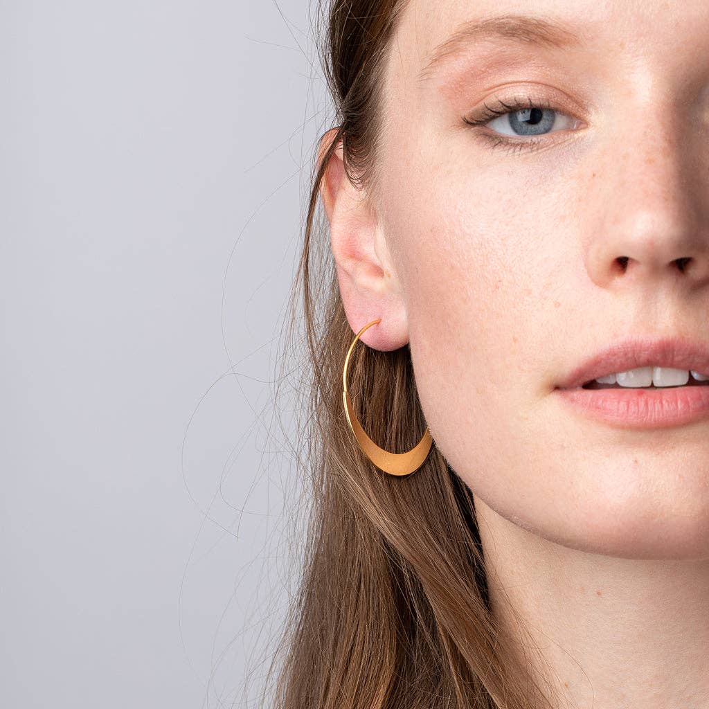 Scout Curated Wears - Wholesale Hoop Earrings - Refined Earring Collection - Crescent Hoop/Silver4