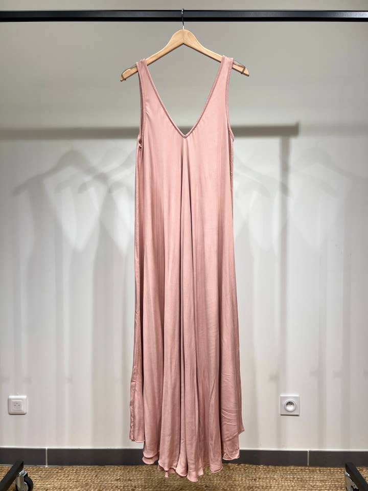 L'Emotion – Großhandel Kleid – Damen – Maxikleid mit V-Ausschnitt und breiten Trägern12