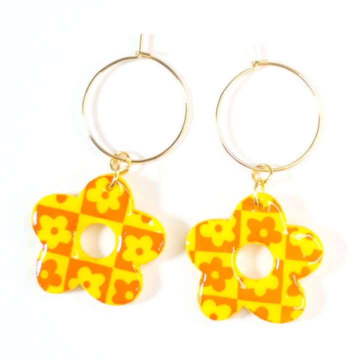 Gul og Orange Check Flower Power øreringe for engroshandel hos Jess Adams Design
