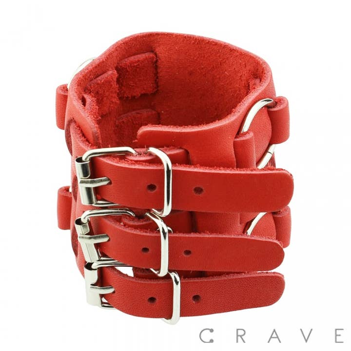 PULSERA ANCHA DE CUERO ROJO AJUSTABLE CON TRIPLE HEBILLA para venta al por mayor de CRAVE