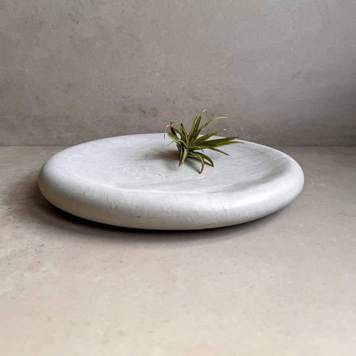 Minimal Loot Design – Engroshandel Smykkeskål – PEBBLE-BAKKE, Chunky Jewellery Display, Cementpyntebakke, Dekorativ betonbakke, Japandi-indretning, Minimalistisk Catchall, Stor håndvask