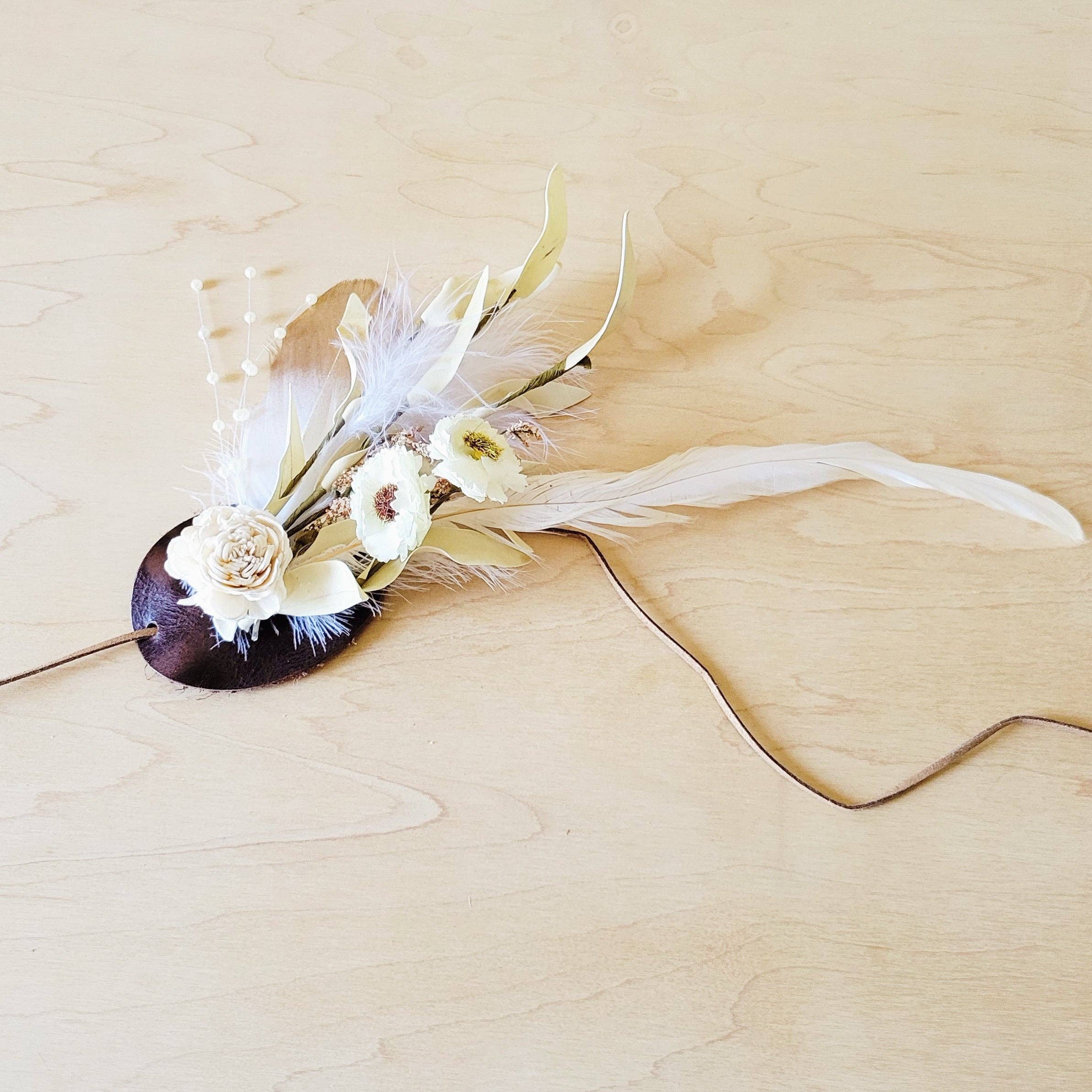 The Jewelry Junkie – Großhandel Hutzubehör – Damen – Boho Western Hochzeits-Hutband mit Blumen, nur Band 984u3