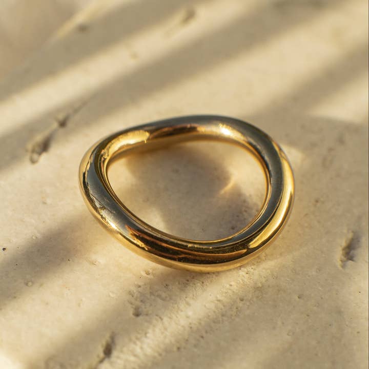 Anillo Curva Minimal Alina para venta al por mayor de Faya & Co.