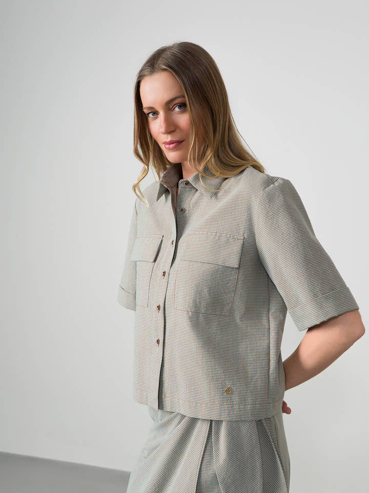 Camicia 'boxy' a maniche corte a quadri vichy per la vendita all'ingrosso da parte di Etiem