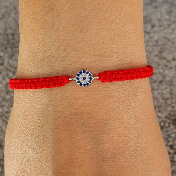 MYSTIC JEWELS - Vente Bracelets à breloques/pendentifs - Bracelet Evil Eye en macramé classique en cubique bleu et blanc