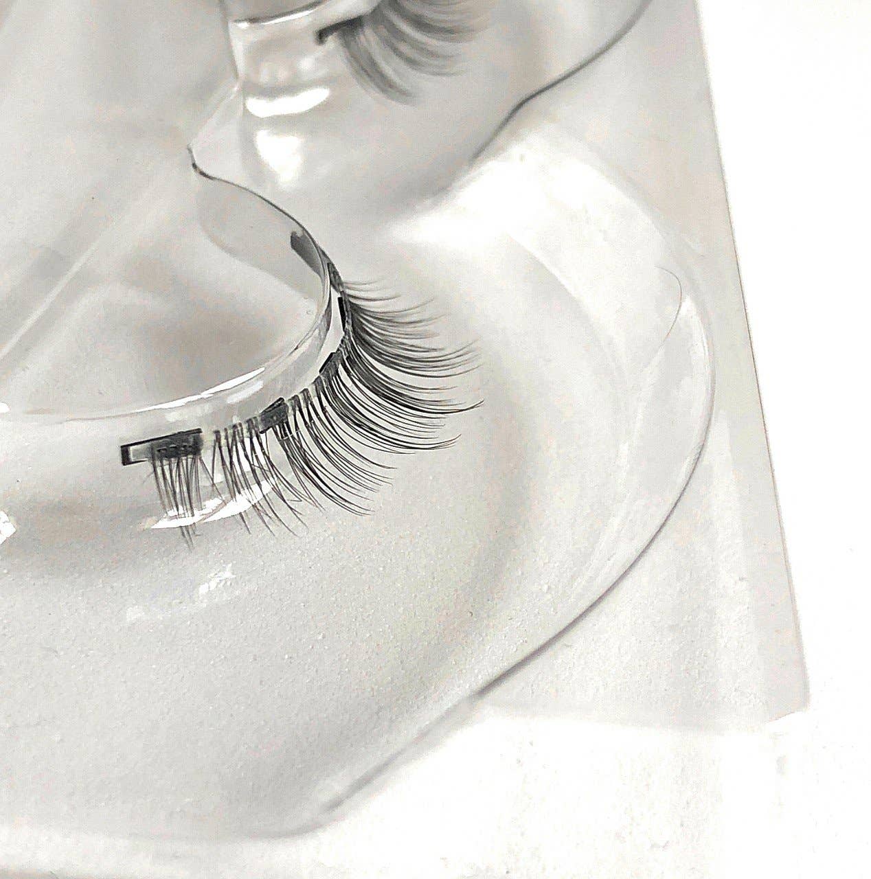 Dollbaby London Lashes - Vendita all'ingrosso Ciglia finte - Ciglia magnetiche Paris - Le più leggere e naturali4