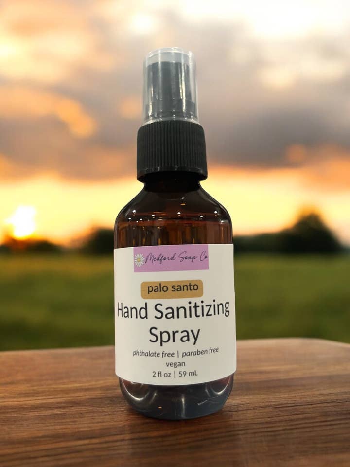 Spray désinfectant pour les mains pour la vente par Medford Soap Company