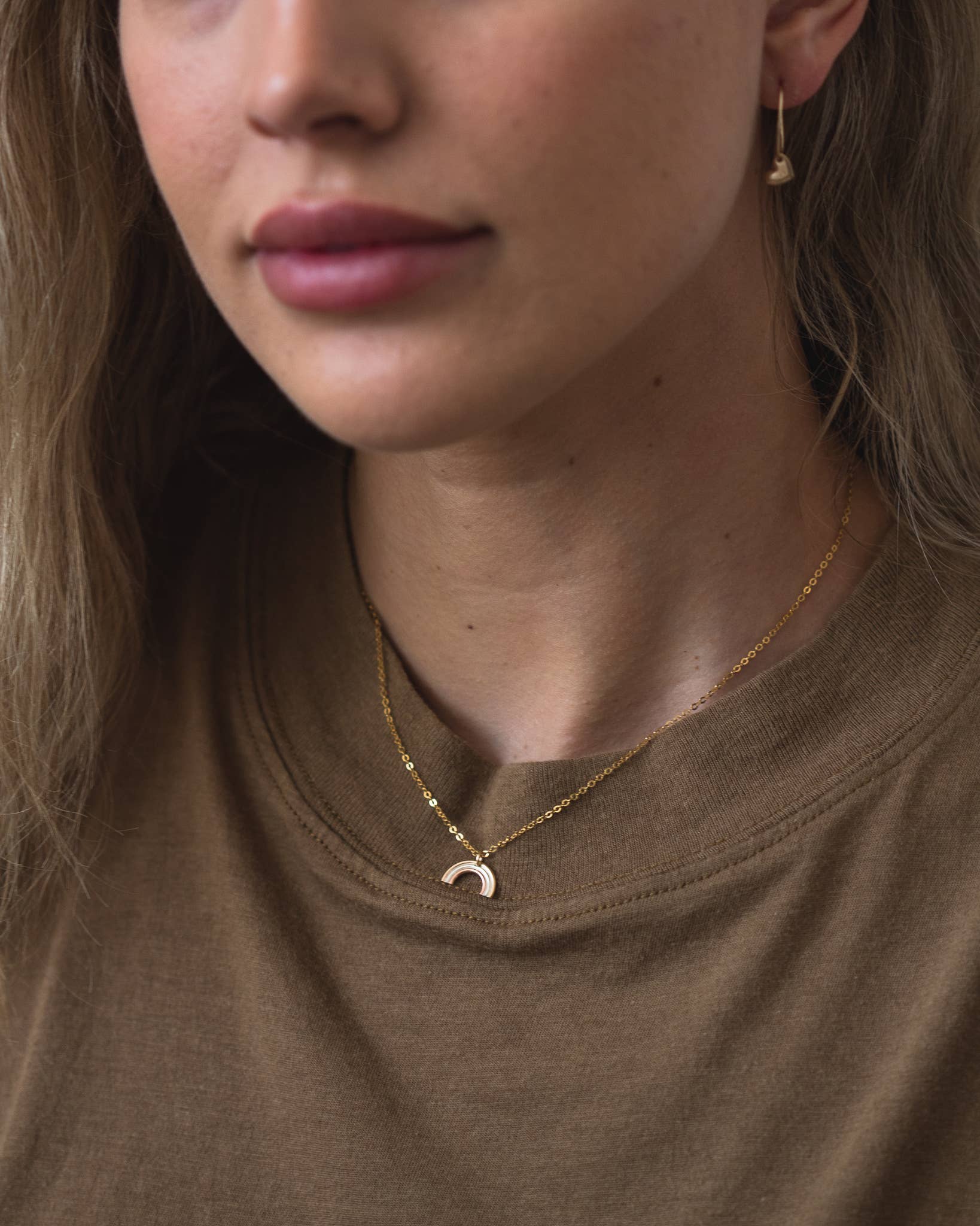 Everly Made – Engroshandel Halskæde med vedhæng – Rainbow halskæde4