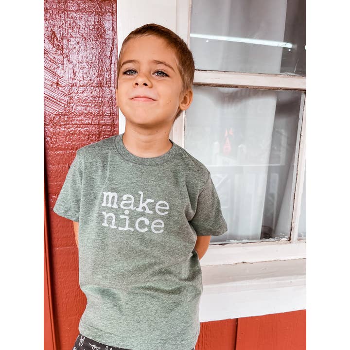 maak mooi - PEUTER/KINDER T-shirt - UITVERKOOP voor wholesale door Ivy & Co.
