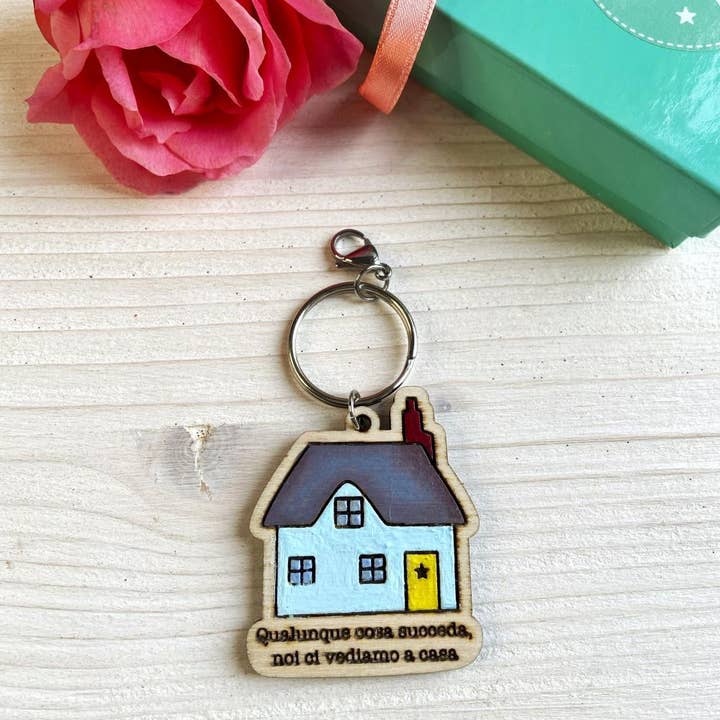 Porte-clés en bois Blue Cottage pour la vente par Daffodil