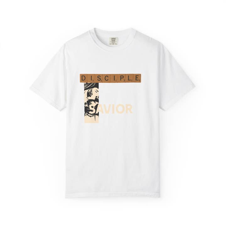 Unisex T-shirt i farvet stof - Scrabble Revelations Spilleplade Sæt Gave for engroshandel hos The Fashioned Label