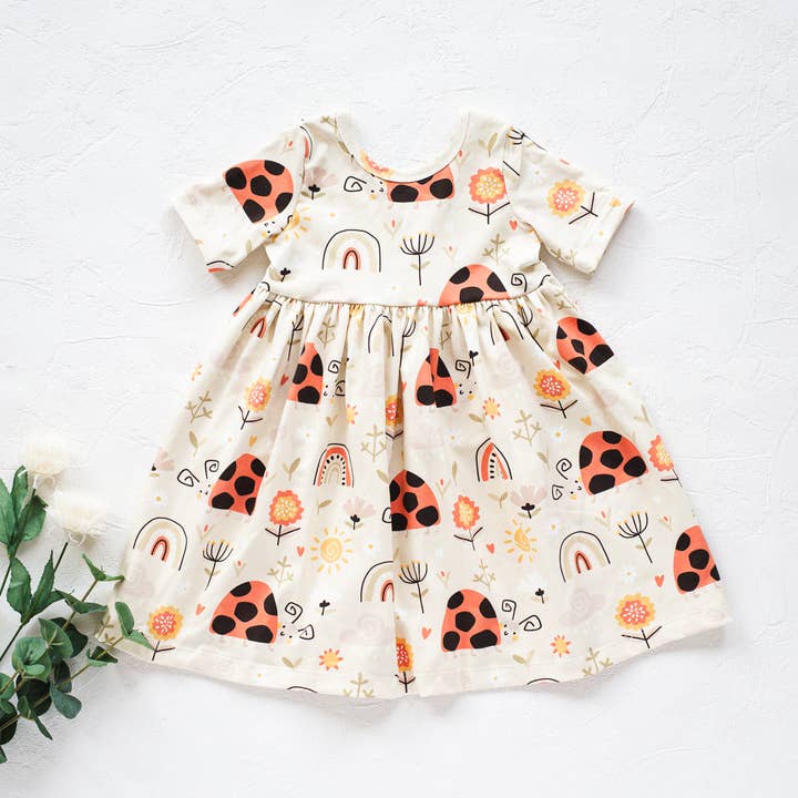 Robe coccinelle pour la vente par Peanut and Bumble