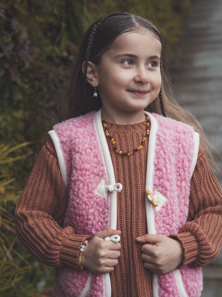 Bodywarmer matelassé - Rose Bubble Tea pour la vente par We Are Wovens