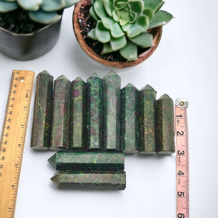 Raj Minerals Inc – Engroshandel Spirituelle sten og krystaller – Ruby Fuchsite Tårne - 1 kilo1