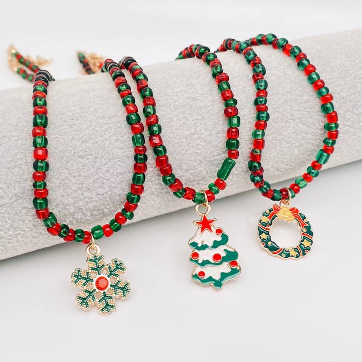 Mio Queena - Wholesale Pendant/Charm Necklace - Christmas Enamel Charm Green White Acrylic Beaded Necklace1