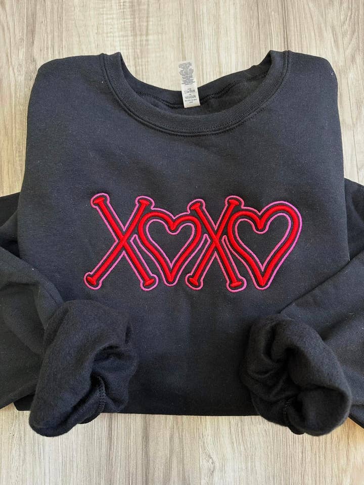 XOXO Sweat-shirt à broderie en relief pour la Saint-Valentin pour la vente par Embroidery