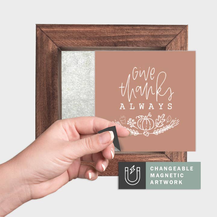 Magnetisk sæsonbestemt dekorindsats til udskifteligt skilt (Mini): Giv tak | Thanksgiving / Efterår | Magnetisk skiltblank sælges separat for engroshandel hos Simpler Seasons Decor