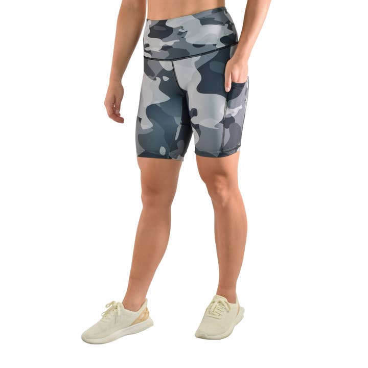 Pantalones cortos a prueba de fugas - 7" | Camuflaje gris/negro para venta al por mayor de Moxie Fitness Apparel