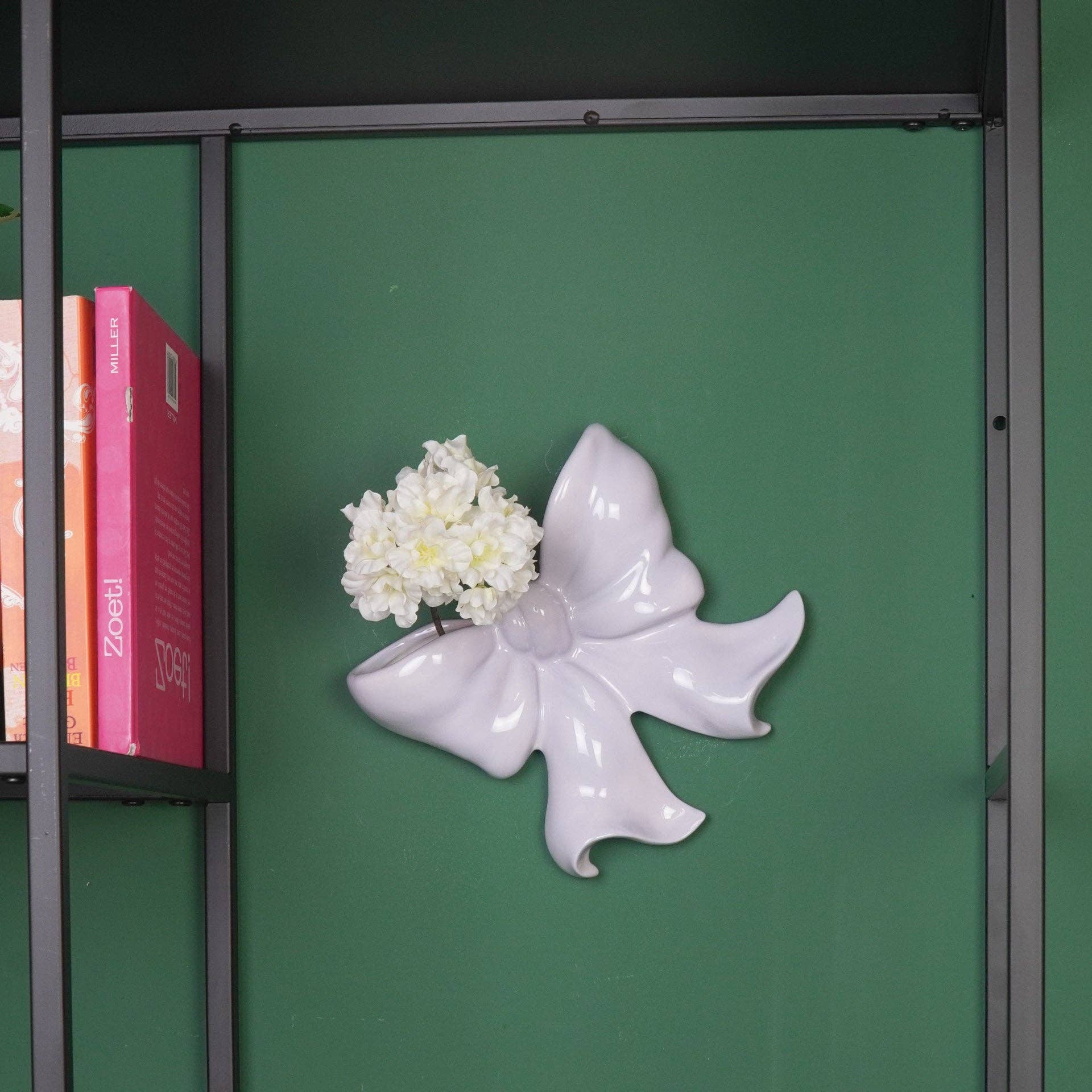 Housevitamin bv - Wholesale Wall Accent - Vase- Wall Vase Bow- Ceramic- Lilac- 19x18,5x5,5 cm2