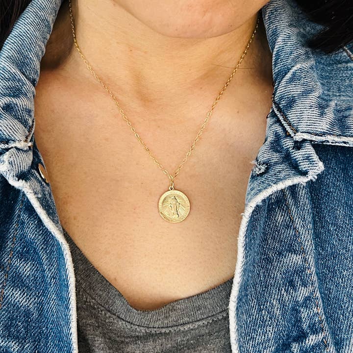 Collier Circle Virgin Mary pour la vente par Jennifer Shon Jewelry
