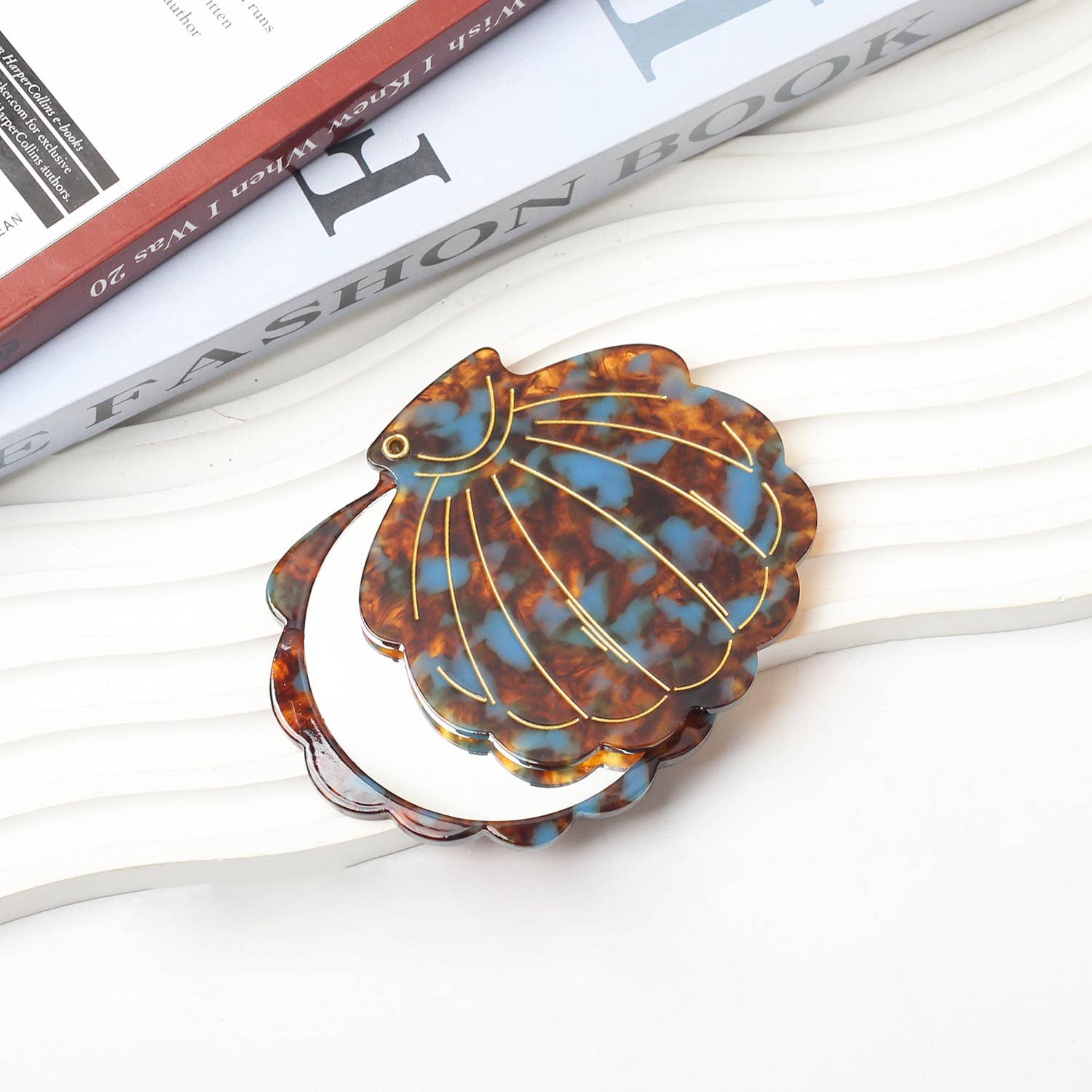 SoapElenGlen - Wholesale Compact Mirror - Chic Shell-Shaped Compact Mirrors for On-the-Go Touch-Ups4