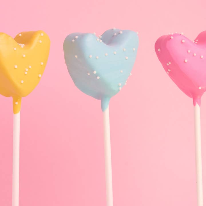 DOUZAINE DE CŒURS PASTEL DE LA SAINT-VALENTIN pour la vente par NY CAKE POPS