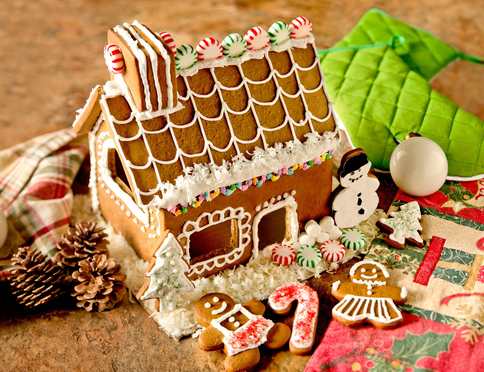 Fox Run Brands - Vendita all'ingrosso Stampi per biscotti - Fox Run Gingerbread House, set da 19 pezzi3
