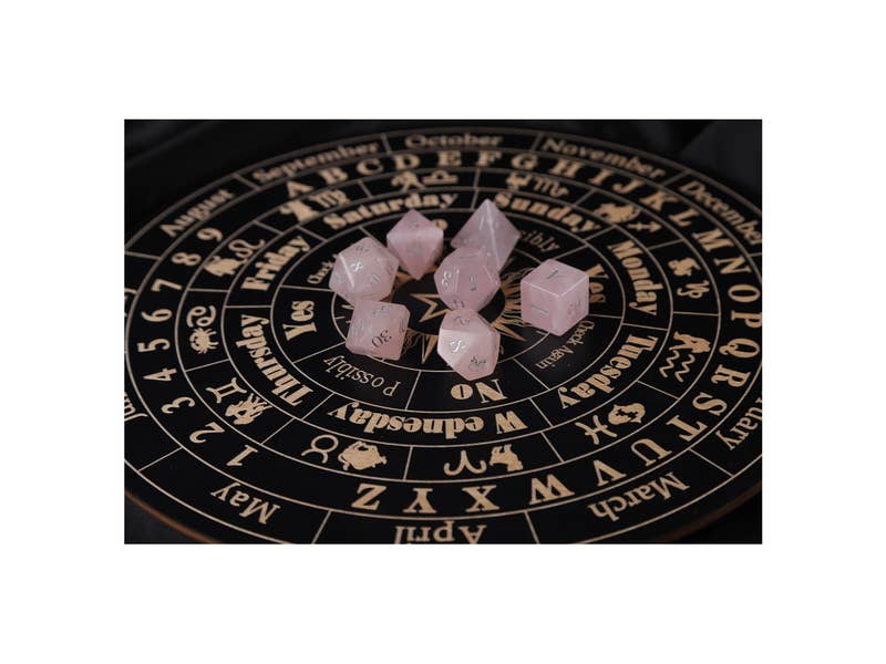 Cubby House by Malmar - Vente Figurine décorative - Ensemble de dés polyédriques en quartz rose0