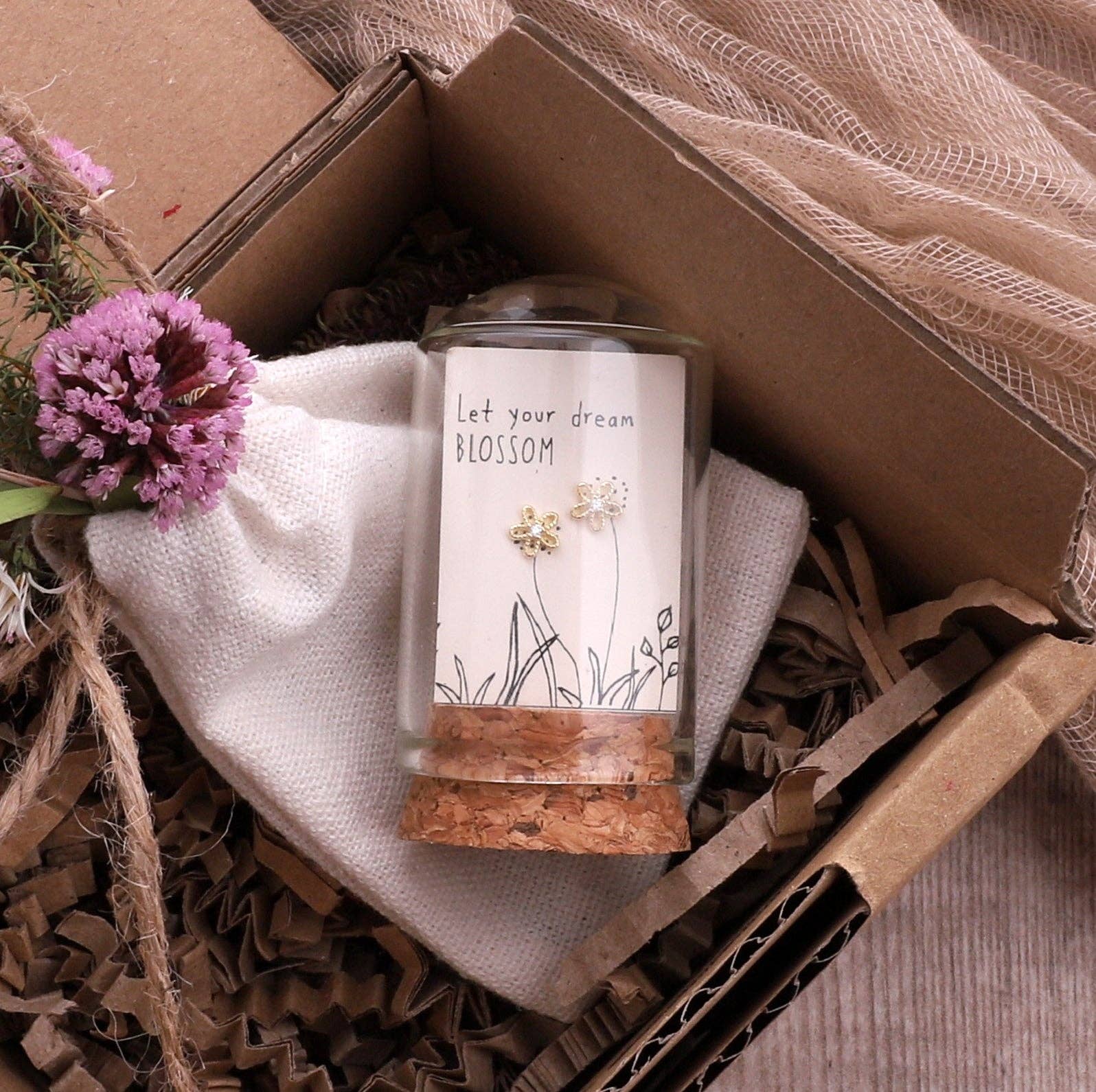 Attic creations – wholesale Stud/post earrings – TT51023 Let your dream blossom flower earrings gold1