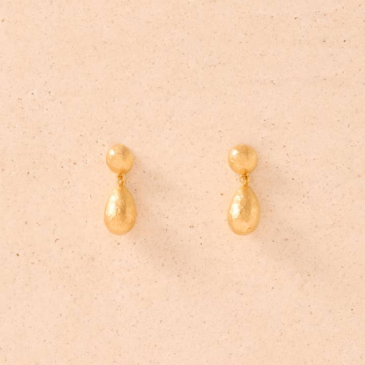 Dalias Ohrringe | Schmuck-Geschenk aus Gold, wasserdicht für den Großhandel von Agapée Jewelry