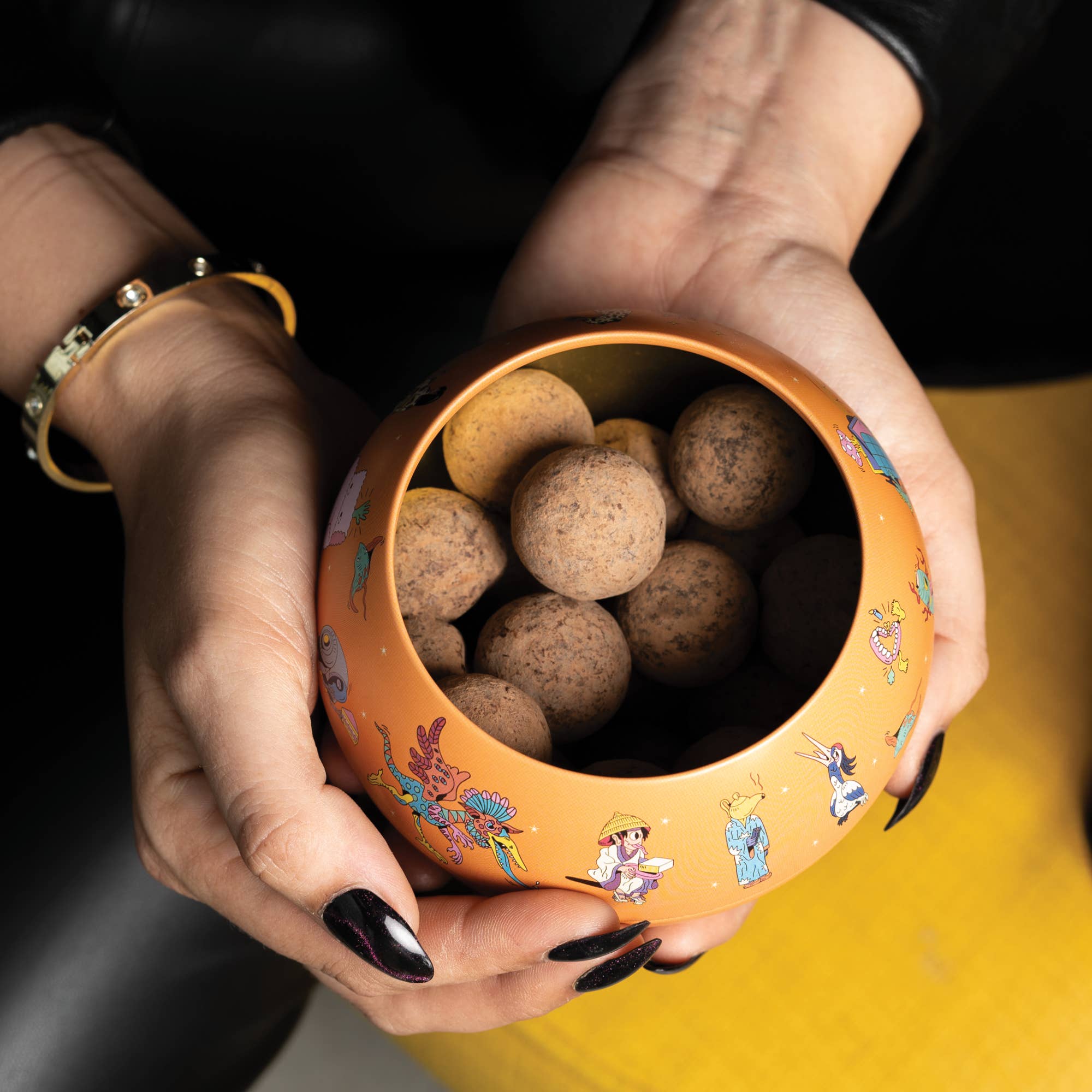 OTHERLY: OATM*LK CHOCOLATE [No duties when shipping to US!] – wholesale Chocolate box – Bauble Tin - OTHERLY Oatm*lk Salted Caramel Truffles 100G3