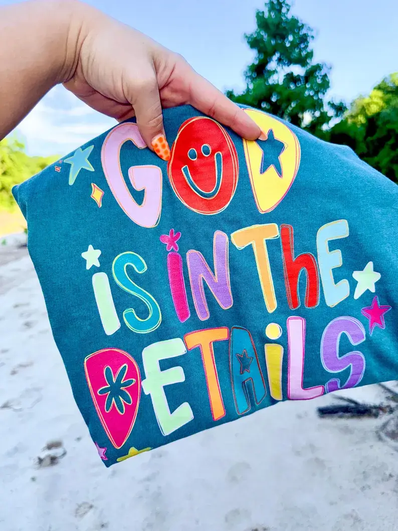 Front Porch Boutique - Wholesale T-Shirt (Graphic) - Unisex - God Is In The Details Short Sleeve Tee1