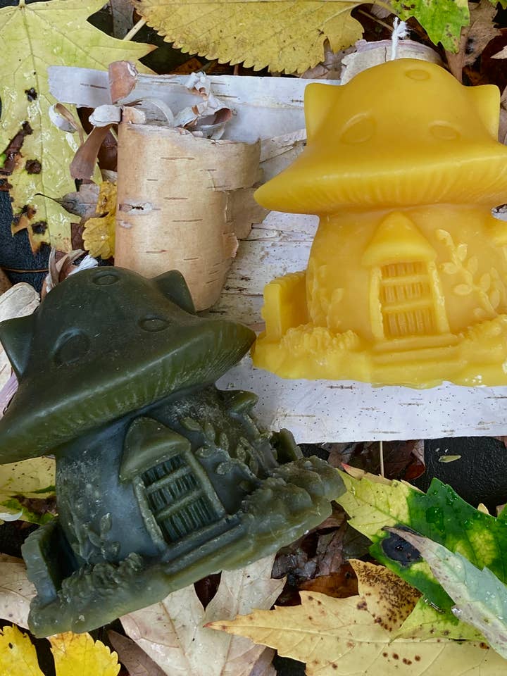 Candela Mushroom Fairy House in cera d'api per la vendita all'ingrosso da parte di Organic + Wild