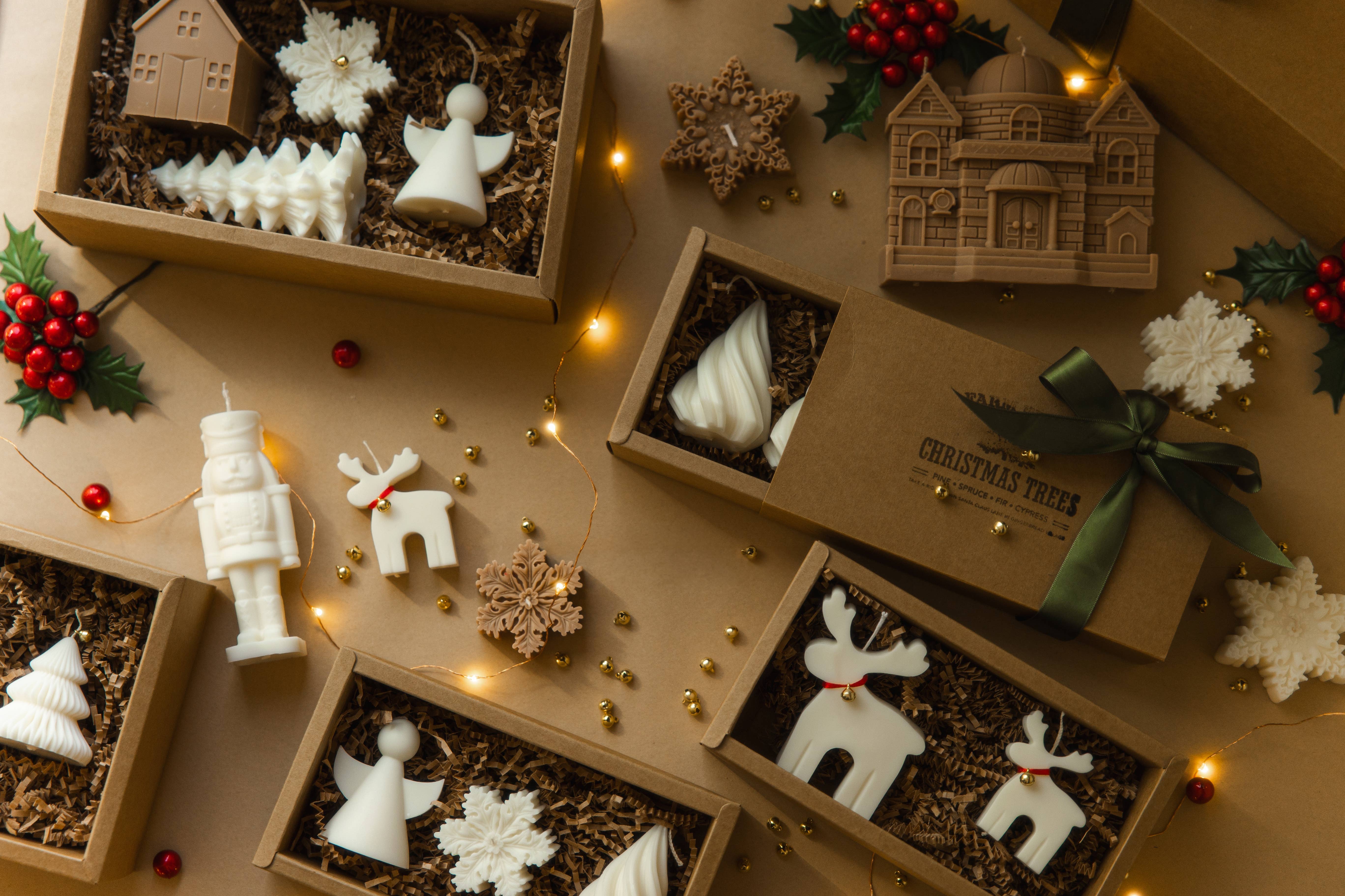 Verba Candle Co - Wholesale Novelty Candle - Holiday gift box with candles1