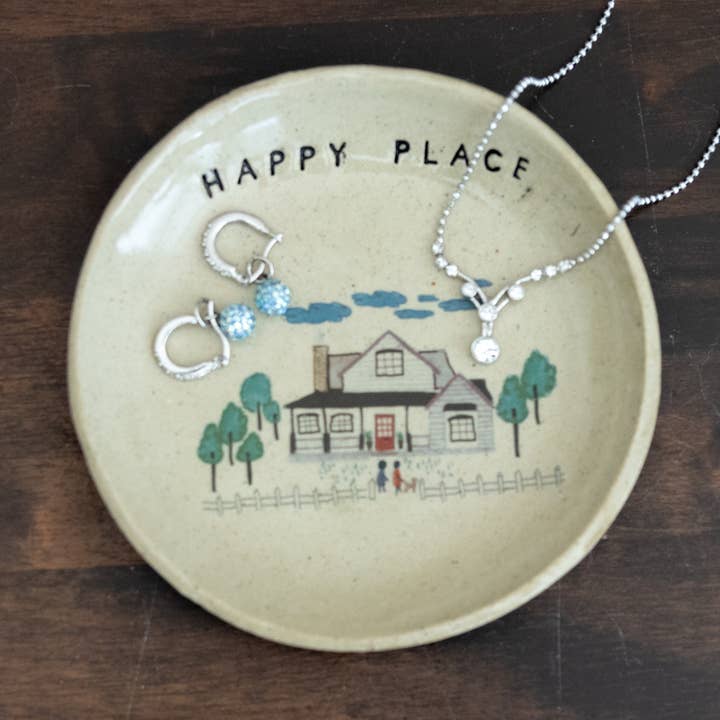 Plat souvenir illustré fait main Home Sweet Home pour la vente par Tara Kothari