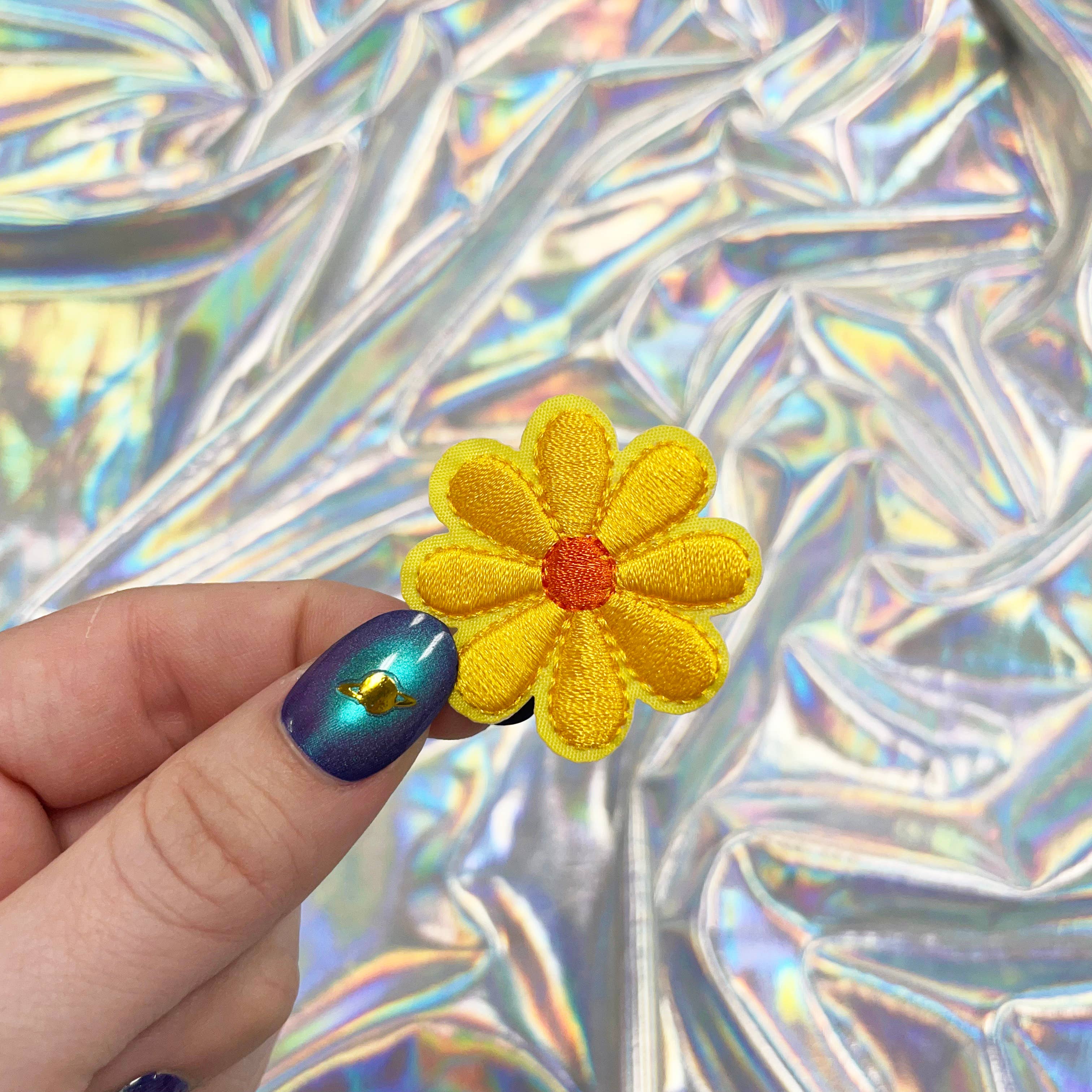 The Crafty Engineer - Vendita all'ingrosso Toppe - Piccole toppe termoadesive ricamate a forma di margherita6