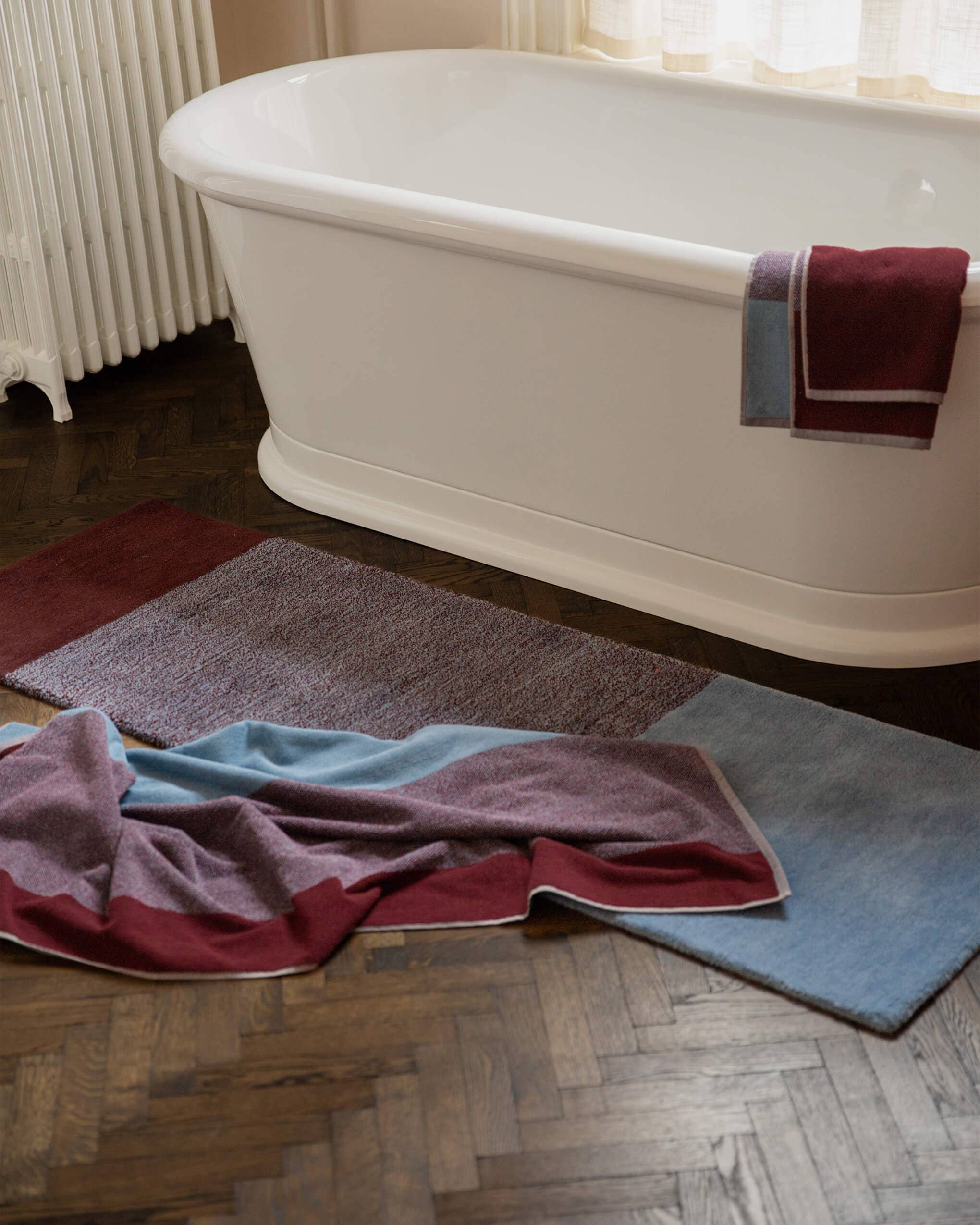 Bleu ciel Bordeaux Set de serviettes de bain Blend Sky Blue Bordeaux (2 pièces) en vente sur Faire13