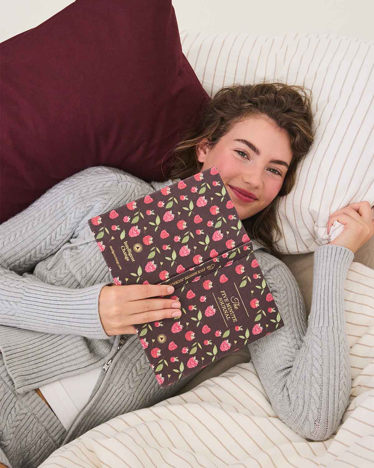 Intelligent Change - Wholesale Journal/Diary - The Five Minute Journal Mocha Raspberry | Exclusive Print1