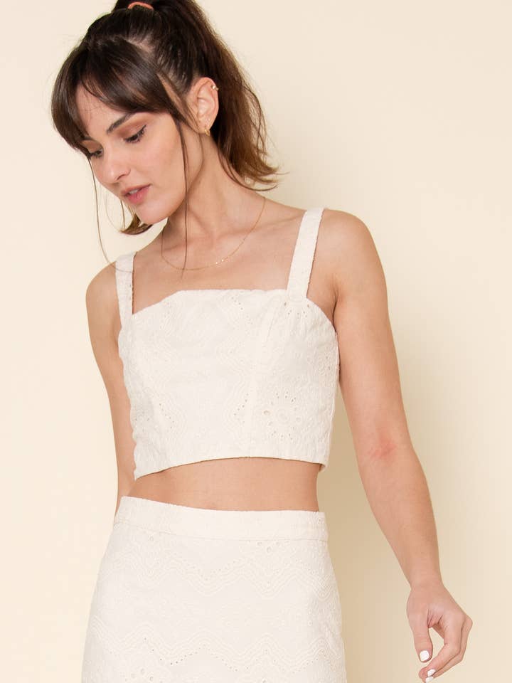 TOP CORTO HALTER CON CREMALLERA TRASERA Y PATRÓN BORDADO-TI5673FO para venta al por mayor de Fore Collection