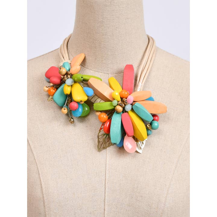 Victoria Moda - Wholesale Pendant/Charm Necklace - Short wooden flower necklace1