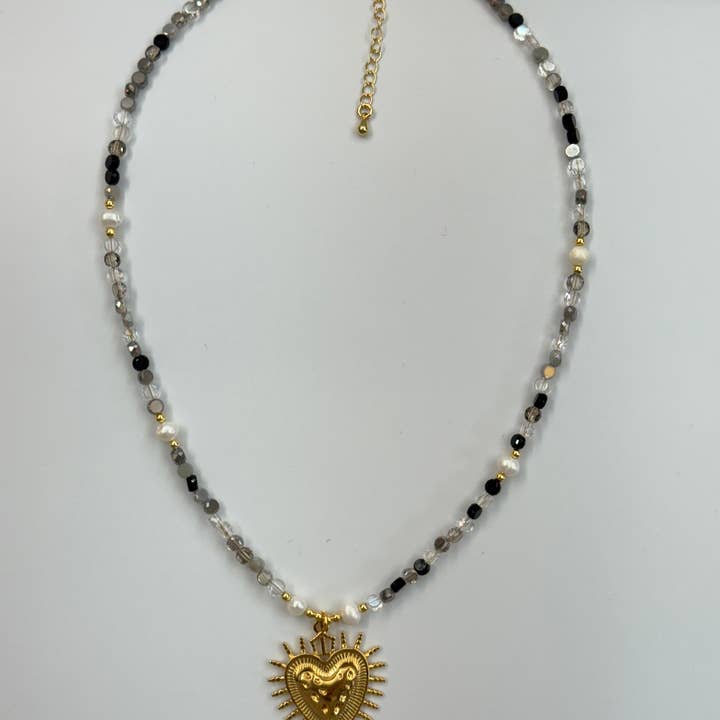 COLLANA CUORE SACRO DI PERLE NERE MULTICOLORE NC-SJ2040 per la vendita all'ingrosso da parte di Simply Jewels
