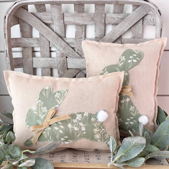 Kate + Em - Wholesale Kerstdecoratie - Set van 3 kussens met lente- en paaskonijnen - rustieke boerderijstijl bloemdessin3