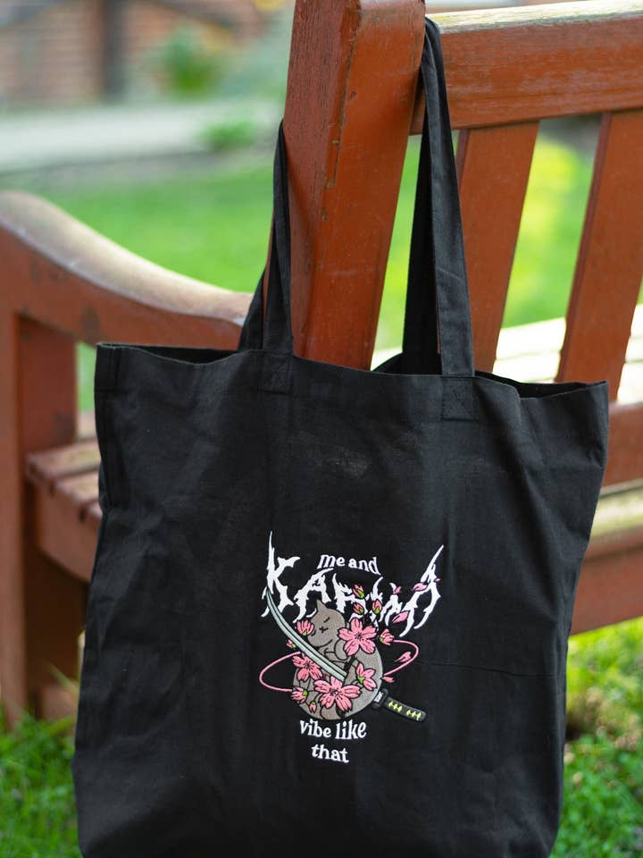 TheAlphaLoft – Großhandel Sweatshirt – Unisex – Taylor Swift Karma ist eine Katze besticktes Sweatshirt