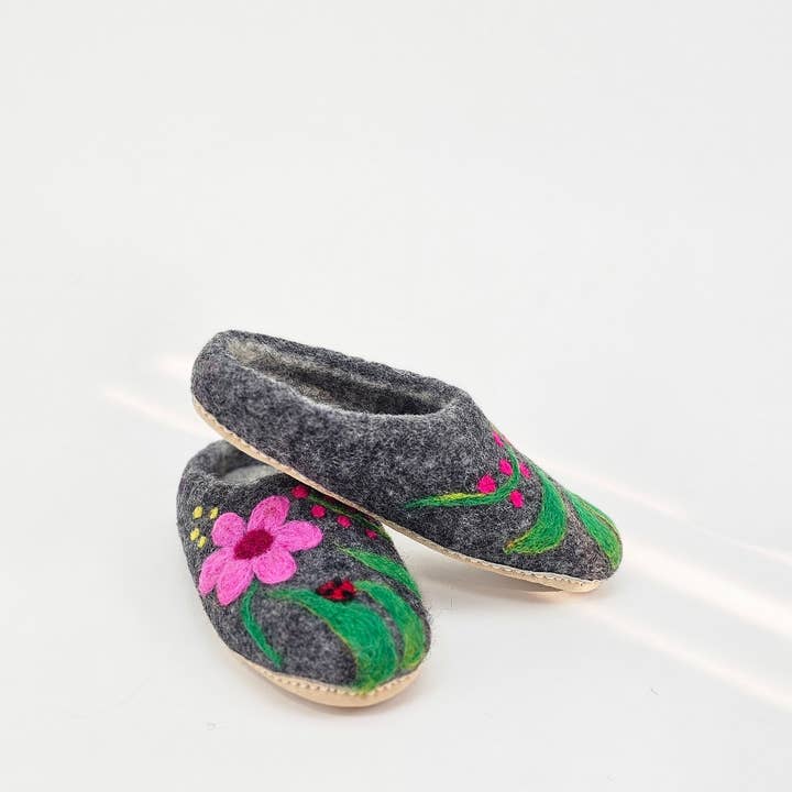 Feltiful - Wholesale Slippers – Women's - Handmade felt indoor slipper with different colors3